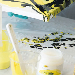 Kreul pouring medium for acrylic paints