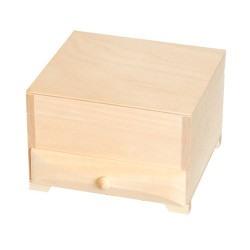 Wooden chest of drawers with a mirror 17x15cm