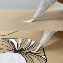 Kuretake zig ultra fine white brush pen
