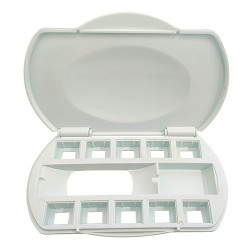 Plastic pallet closed with 10 semi-cubes